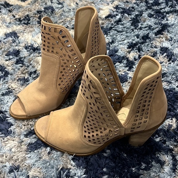 Jessica Simpson Women's Cherrell Ankle Bootie, tan‎ 9.5 - Picture 6 of 10